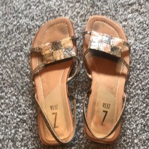 Sandal low heel